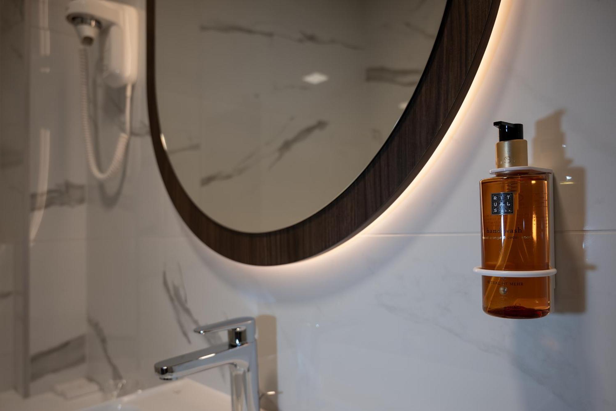 Diamond Hotel Zagreb Bagian luar foto